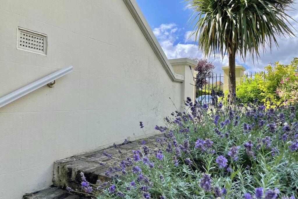 Lavender Apartment - Spacious Apartment Close To The Beach Deal Eksteriør bilde