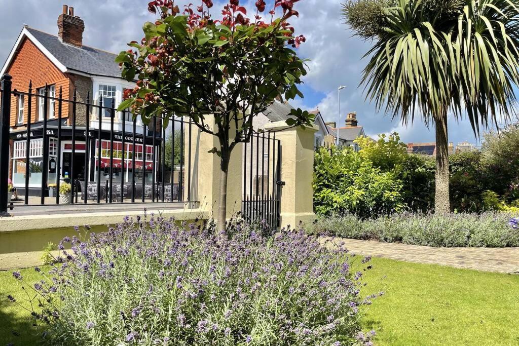 Lavender Apartment - Spacious Apartment Close To The Beach Deal Eksteriør bilde