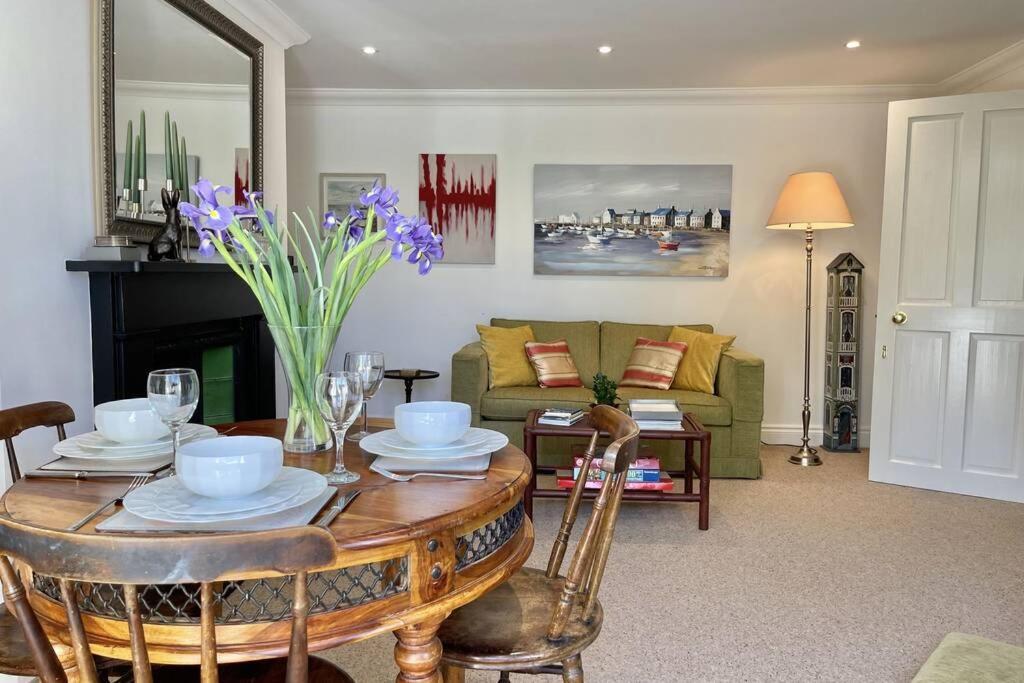 Lavender Apartment - Spacious Apartment Close To The Beach Deal Eksteriør bilde
