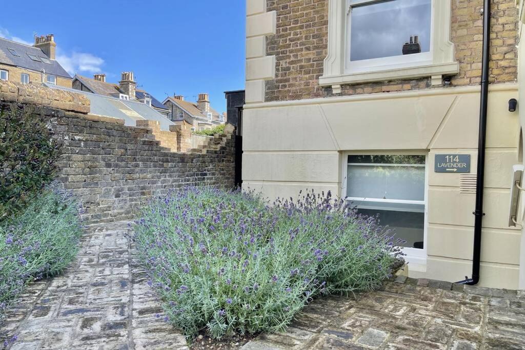 Lavender Apartment - Spacious Apartment Close To The Beach Deal Eksteriør bilde