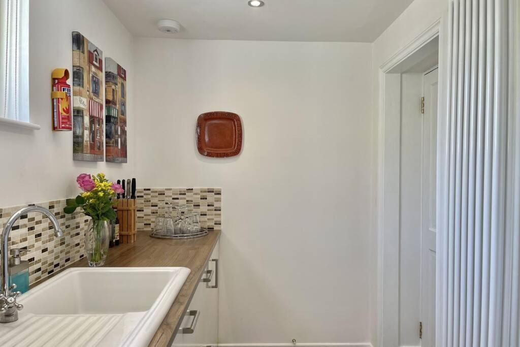 Lavender Apartment - Spacious Apartment Close To The Beach Deal Eksteriør bilde